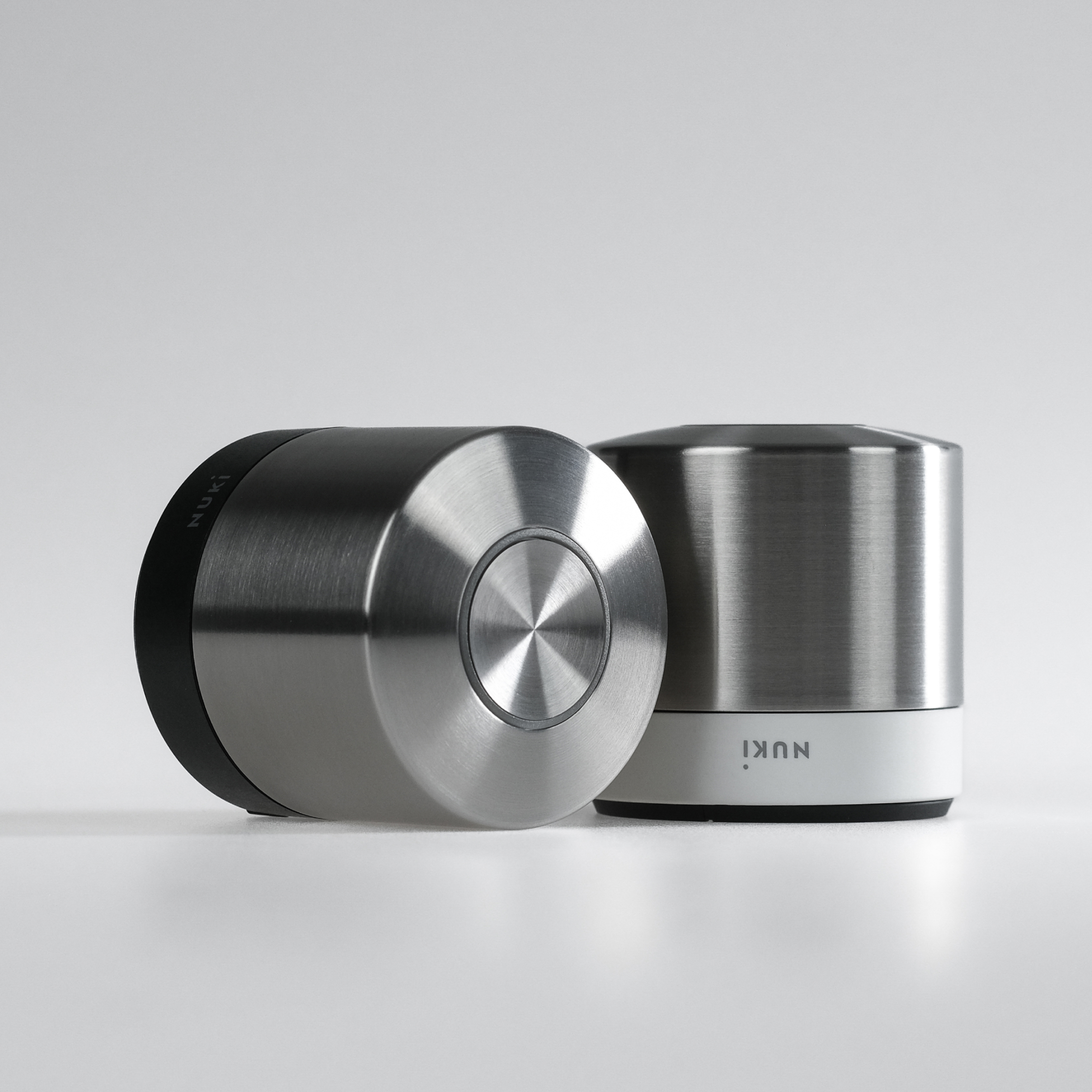 Nuki Ultra must valge